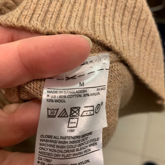 Gorgeous light weight Banana Republic Men’s sweater - Picture 4 of 5